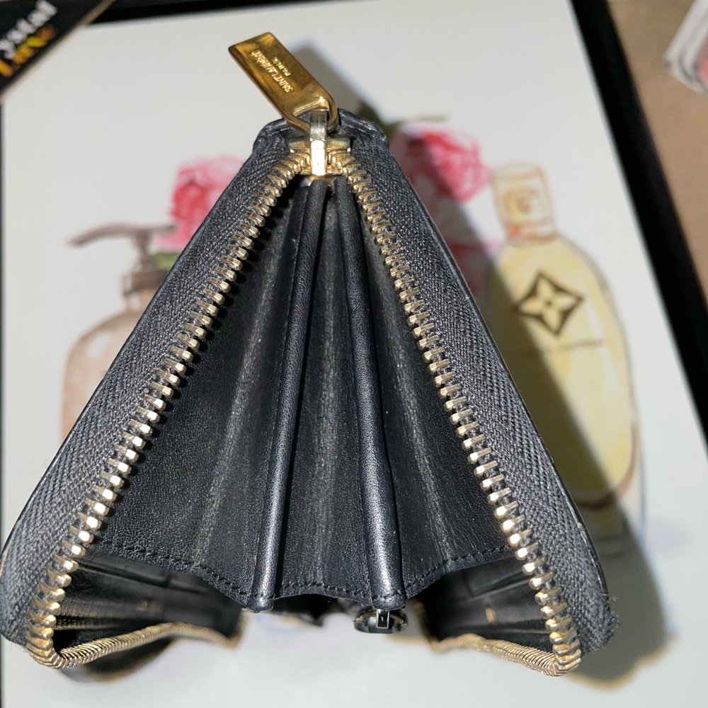 Saint Laurent Y Line Zip Around Wallet in black leather and gold hardware - Picture 5 of 7